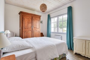 3 bedrooms, iron/ironing board, free WiFi