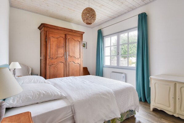 3 bedrooms, iron/ironing board, free WiFi