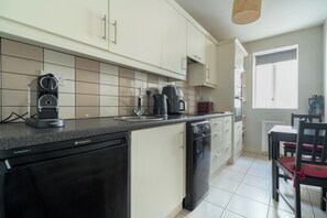 Private kitchen - Temple Bar Apartment (Dublin)