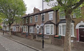 Exterior - Cosy & Stylish Stay in Vibrant East Ham (Greater London)
