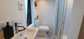 Een douche, een haardroger
