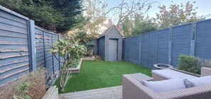 Terrace/patio - Cosy & Stylish Stay in Vibrant East Ham (Greater London)