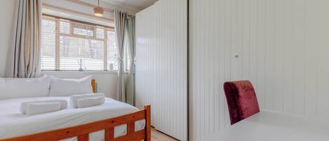 1 bedroom, iron/ironing board, Internet, bed sheets