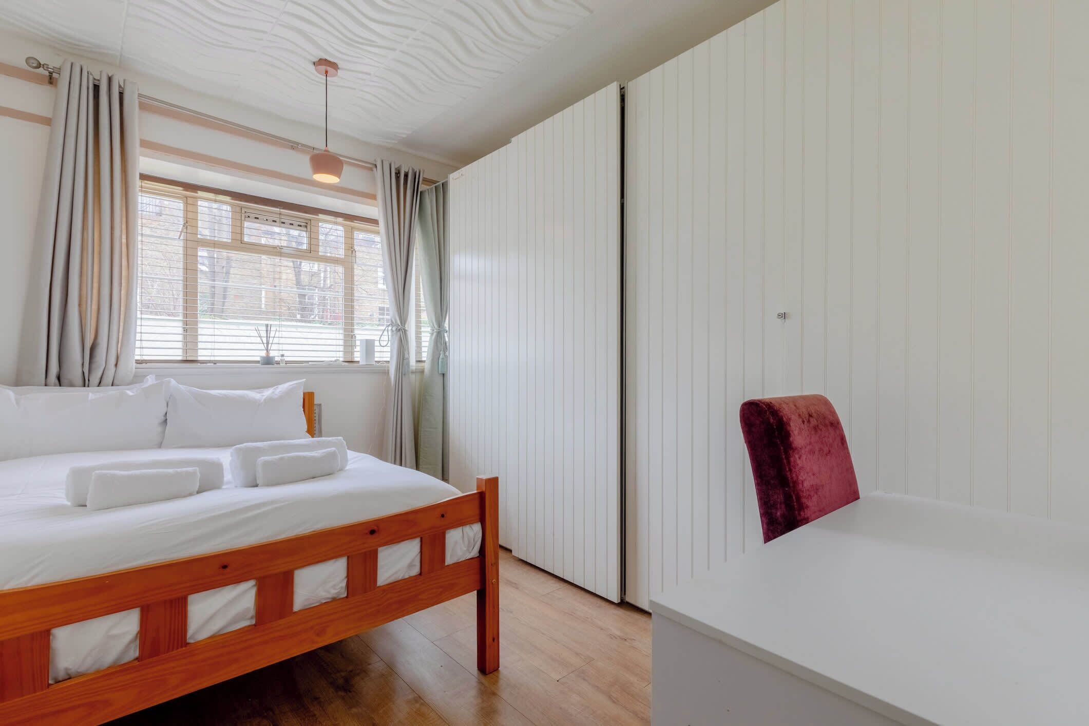 1 habitación, tabla de planchar con plancha, internet y ropa de cama 