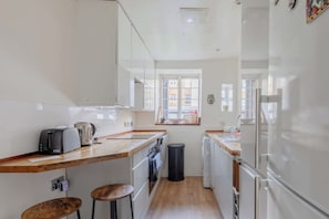 Unclassified image, 5 of 34, button