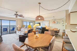 TV - XPLORIE ACTIVITIES & LINENS INCLUDED*! PLAZA - 2BR/Den - Direct OF! Indoor & Outdoor Pools - Tiki Bar! (Ocean City)