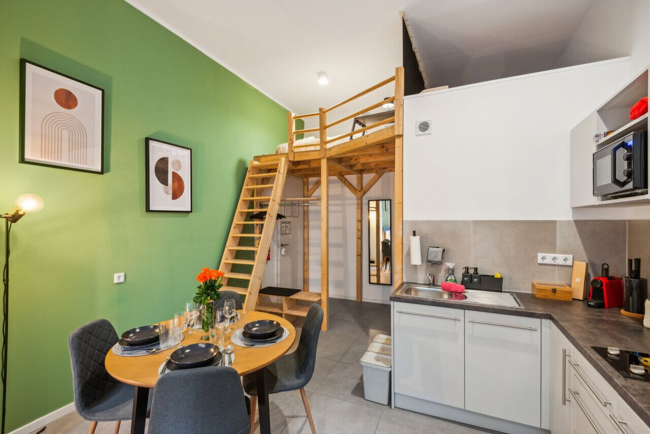 Réfrigérateur, micro-ondes, plaque de cuisson, lave-vaisselle