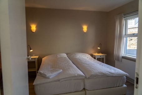 2 bedrooms. Welcome to our inviting lower floor apartment nestled in the heart of Hafnarfjörður.