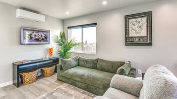 House (2 Bedrooms) | Front of property