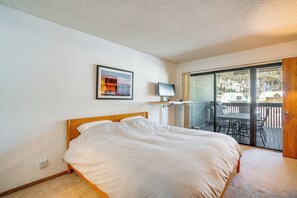 2 bedrooms, bed sheets