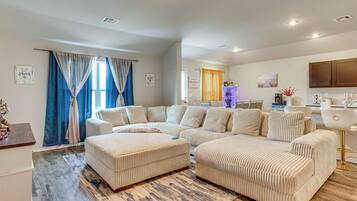 House (4 Bedrooms) | Front of property