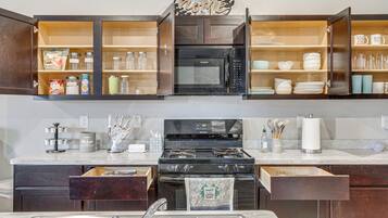 ุงูู
ูุดุฃุฉ ู
ู ุงูุฏุงุฎู