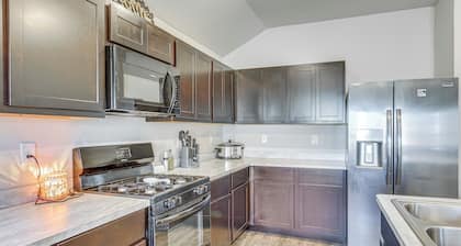 OKC Area Home: 22 Mi to Downtown