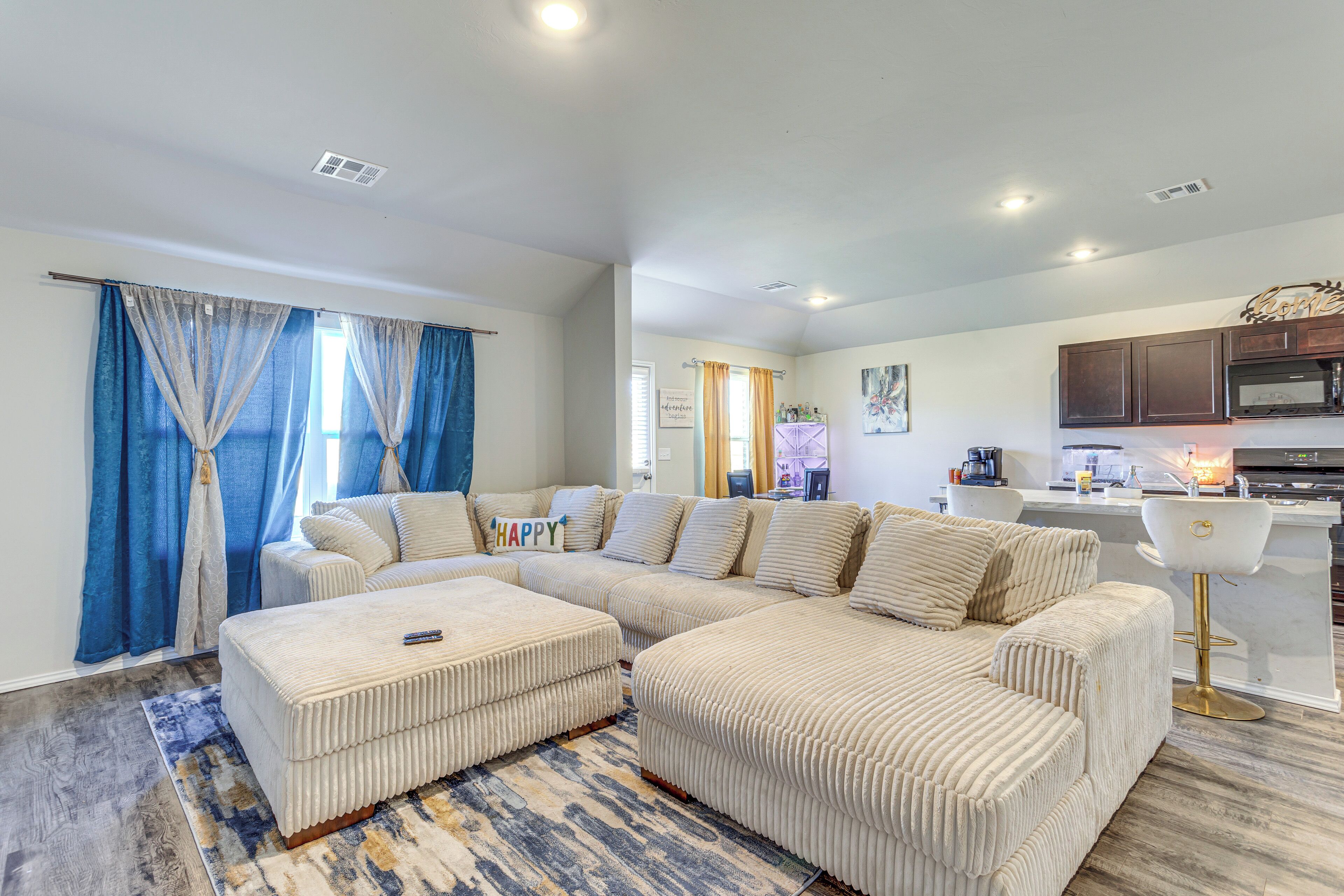 House (4 Bedrooms) | Front of property