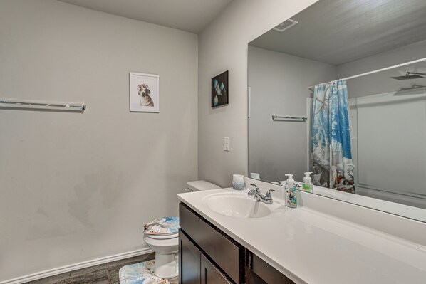 House (4 Bedrooms) | Interior - OKC Area Home: 22 Mi to Downtown (Yukon)