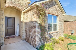 Interior - OKC Area Home: 22 Mi to Downtown (Yukon)