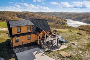 House (3 Bedrooms) | Interior - Stunning Hilham Home w/ Hot Tub, Views & Fire Pit! (Celina)
