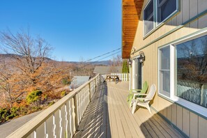 Interior - 1 Mi to Story Land: Spacious Home w/ Mtn Views! (Glen)