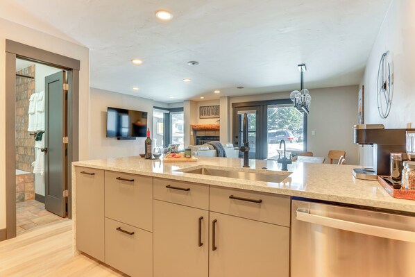 Apartment (2 Bedrooms) | Interior - Between Beaver Creek & Vail: Modern Condo w/ View! (Avon)