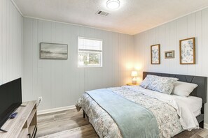 House (3 Bedrooms) | Interior - Walk to Downtown & Coffee Shop: Thomasville Escape (Thomasville)