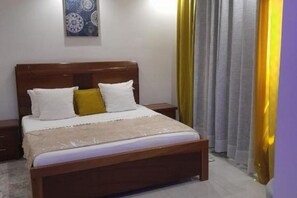 WiFi, bed sheets - Single with elevator: Breakfast buffet  (Dakar)