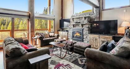 Secluded Escape for 10, Hot Tub, Game Room & More!