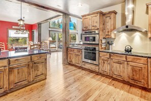 Fridge, microwave, oven, stovetop - Secluded Escape for 10, Hot Tub, Game Room & More! (Breckenridge)