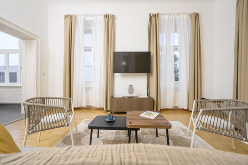 Spacious Family Apartment near Stadtpark, Graz