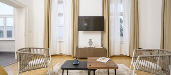 Spacious Family Apartment near Stadtpark, Graz