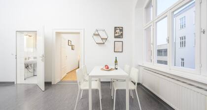 Spacious Family Apartment near Stadtpark, Graz