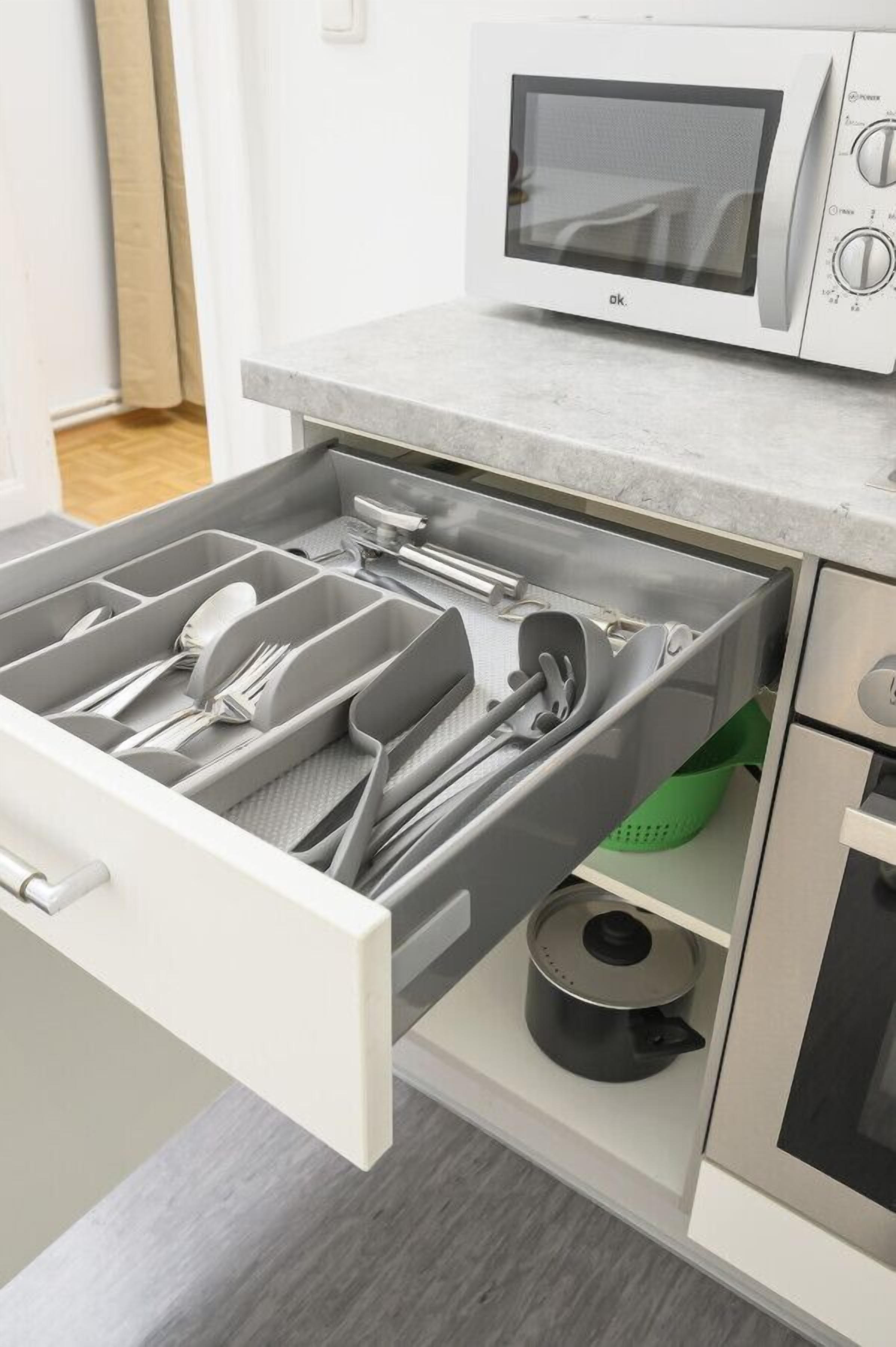 Fridge, oven, stovetop, coffee/tea maker