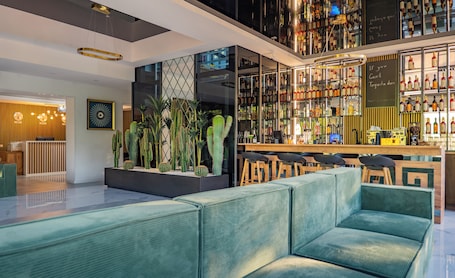 Bar (en la propiedad). Sabaduri Hills