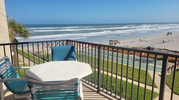 Outdoor dining - 211 - Brand new 1/1 stunning ocean view (New Smyrna Beach)