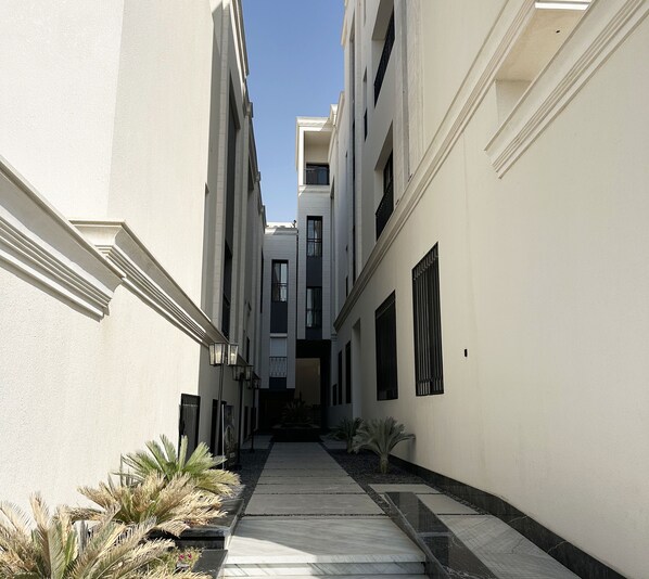 Exterior - Kease Narjis A-12 Luxury Gold AX18 (Riyadh)