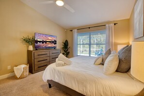 4 bedrooms, desk, iron/ironing board, travel crib