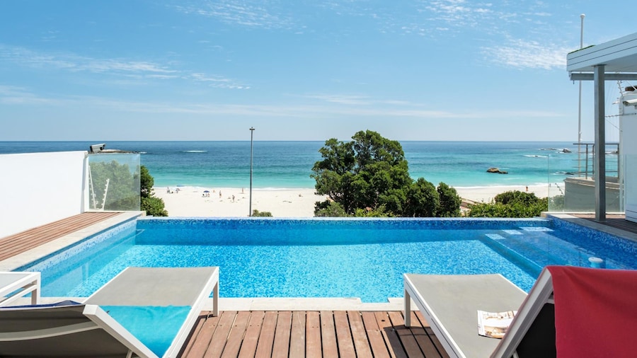 Villa Bleu Blanc in Camps Bay With Pool and Views