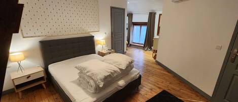 4 chambres, fer et planche à repasser, Wi-Fi