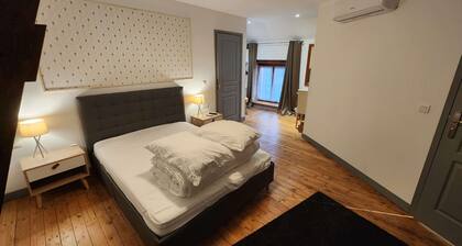 Renovated House with 4 Private Suites