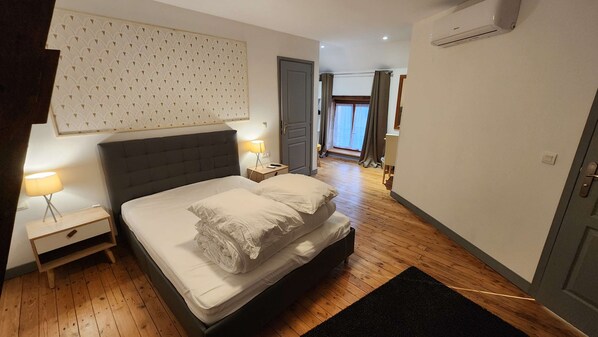 4 chambres, fer et planche à repasser, Wi-Fi