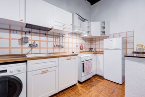 Appartement, 2 chambres, non-fumeur | Cuisine privée | Réfrigérateur grande capacité avec congélateur, four à micro-ondes