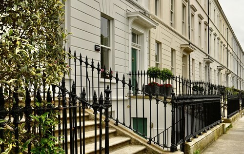 Spacious, bright and modern apartment on Monkstown seafront