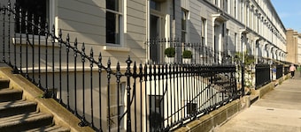 Spacious, bright and modern apartment on Monkstown seafront