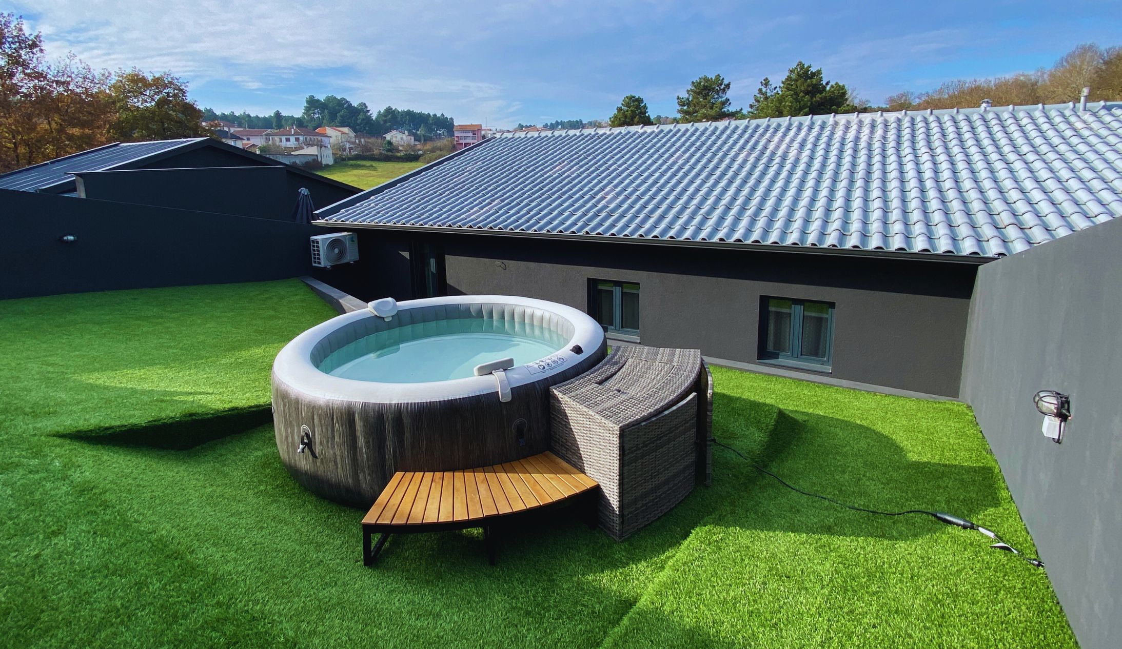 Outdoor spa tub