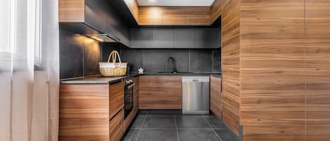 Micro-ondes, four, plaque de cuisson, lave-vaisselle
