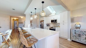 雪櫃、微波爐、焗爐、爐具