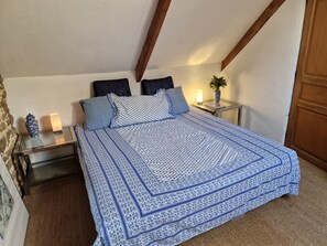2 bedrooms, iron/ironing board, WiFi, bed sheets - Gites Armorique (Plesidy)