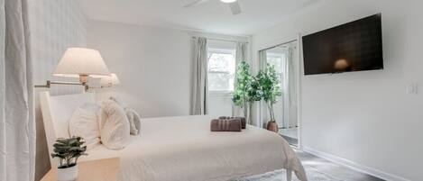 3 soveværelser, skrivebord, strygejern/strygebræt, weekendseng