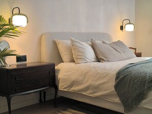 3 bedrooms, iron/ironing board, bed sheets