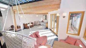 Älytelevisio, pöytätennispöytä, stereot