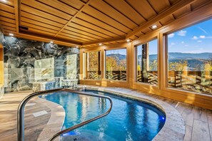 Spa - Amazing! Brand New, Mountain Views, Indoor Pool, Steam Room **Ultra Luxury** (Gatlinburg)
